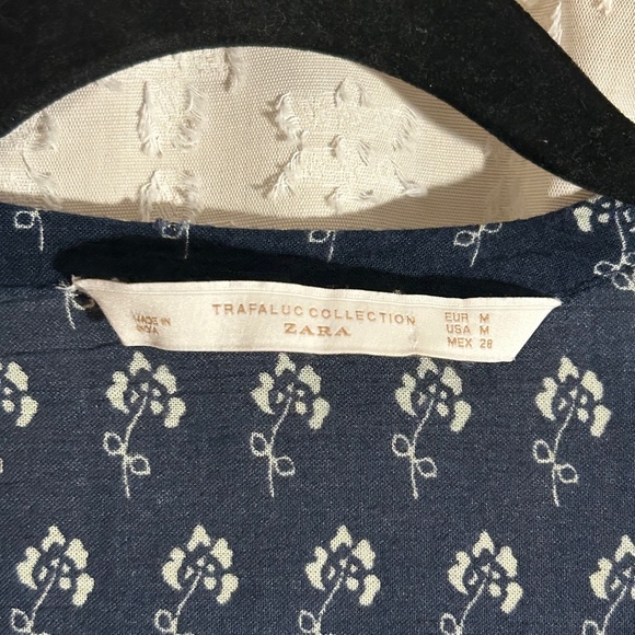 Trafaluc Collection Zara Medium Blue Floral Blouse - Picture 4 of 5